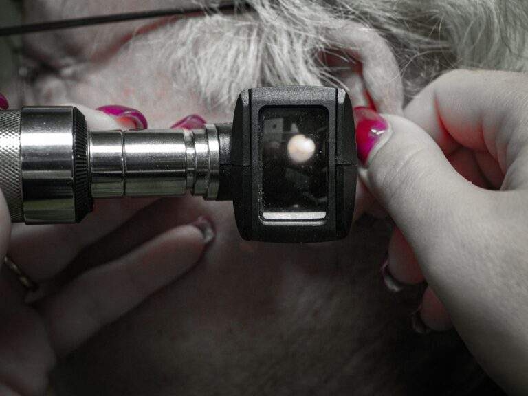 Unilateral vs Bilateral Hearing Loss in Seniors